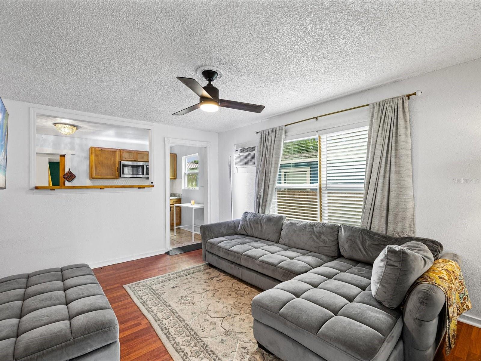 910 E ESKIMO AVE