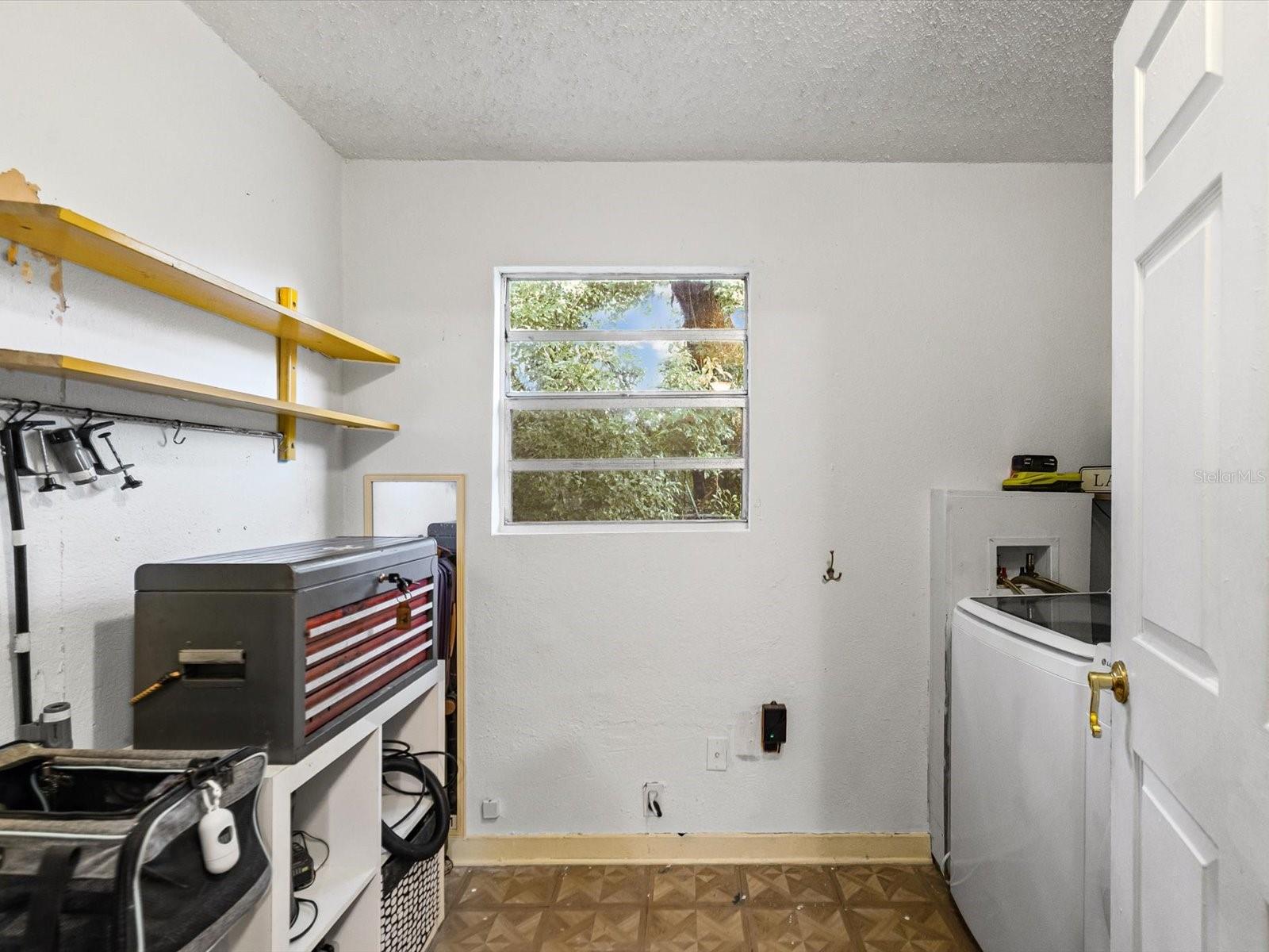 910 E ESKIMO AVE