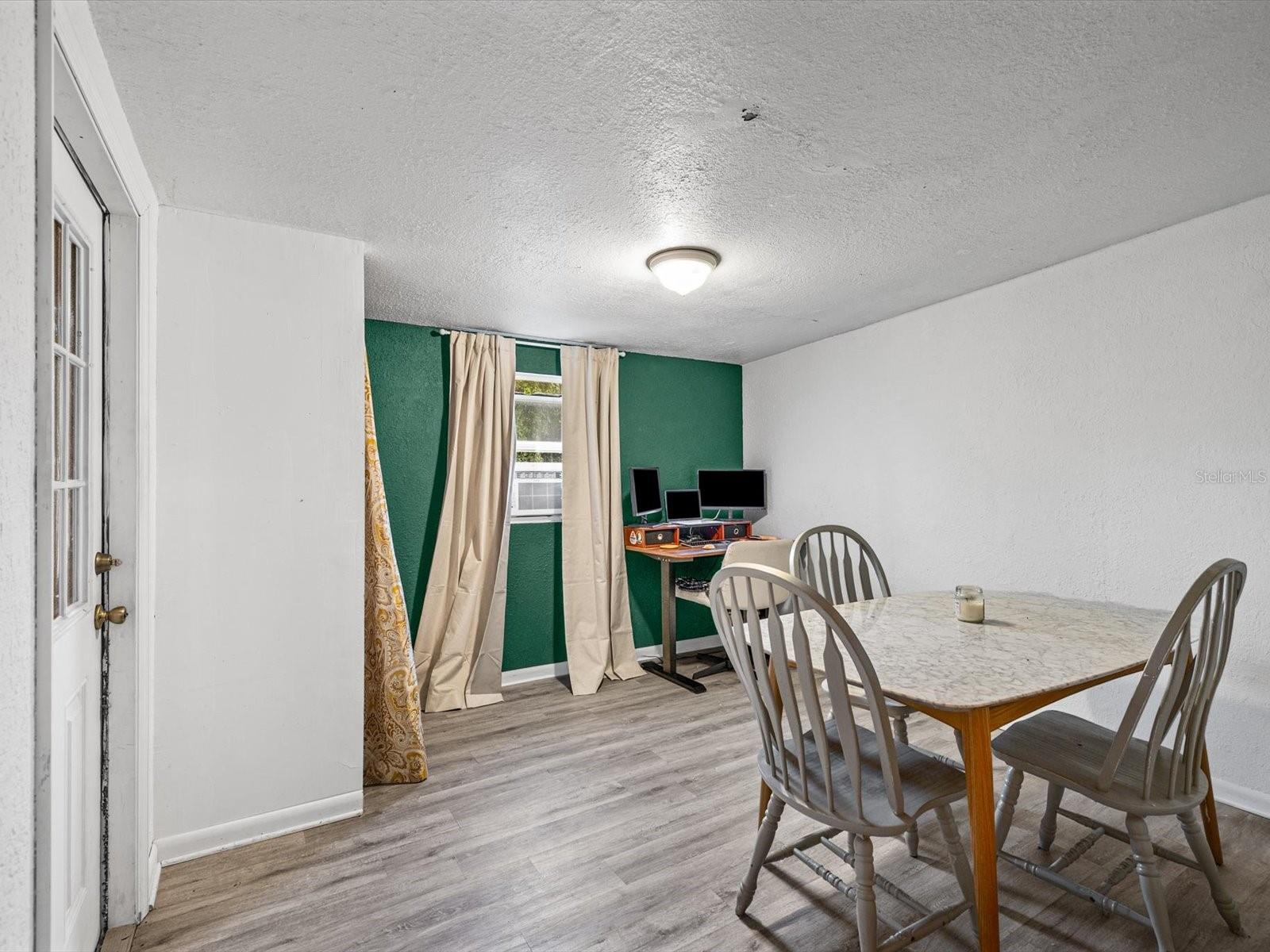 910 E ESKIMO AVE