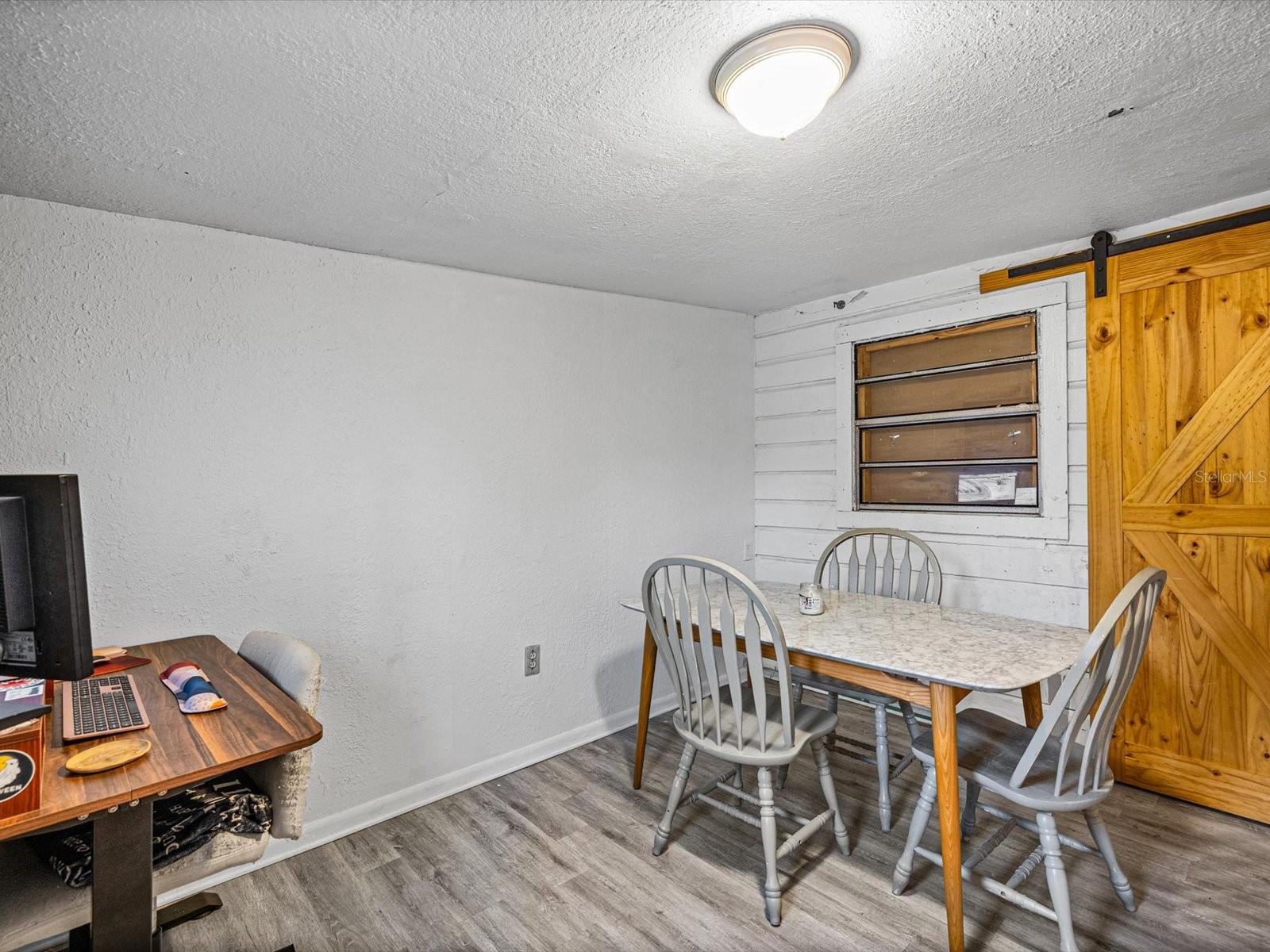 910 E ESKIMO AVE