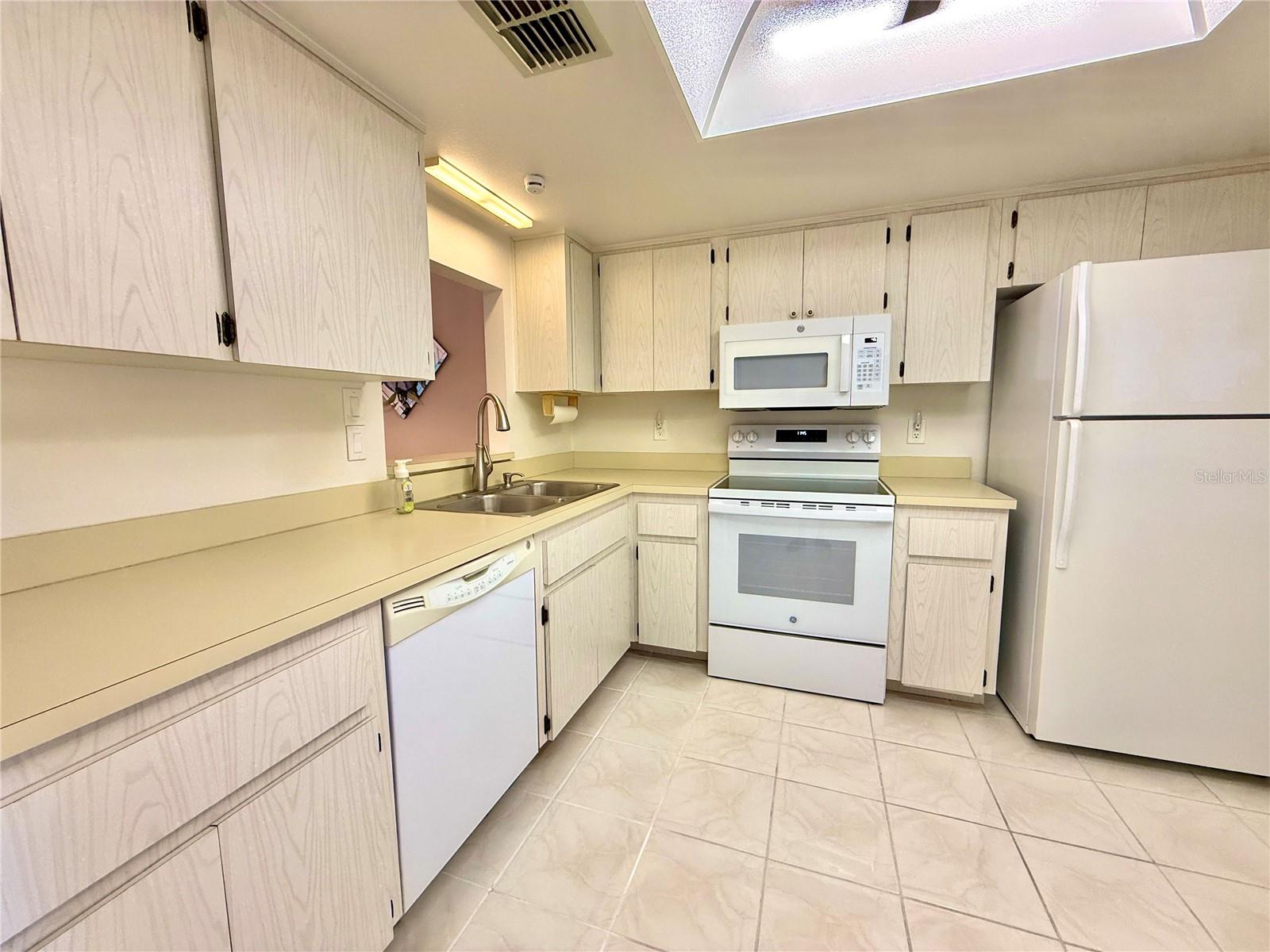 10816 LAQUINTA DR
