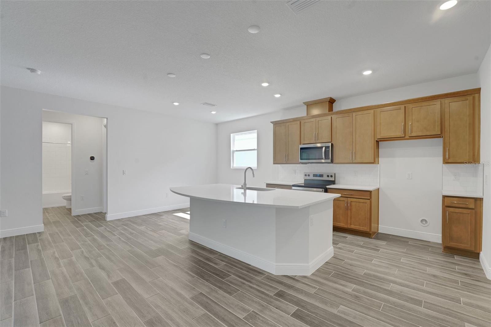 17546 VALLEYWOOD PKWY