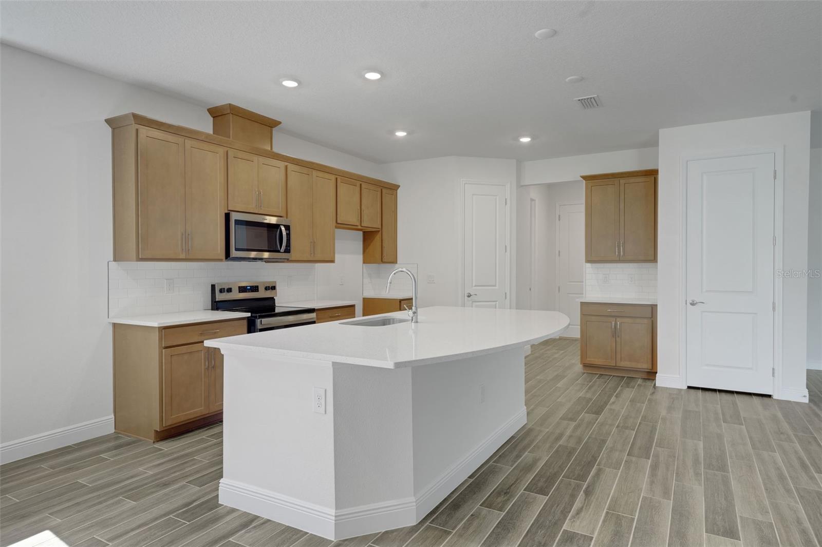 17546 VALLEYWOOD PKWY