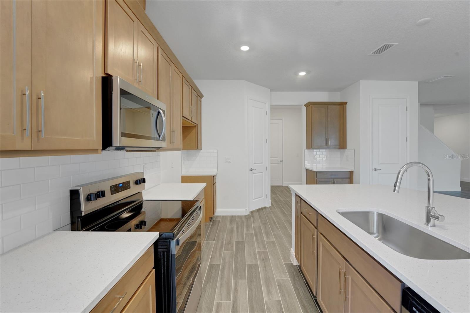 17546 VALLEYWOOD PKWY