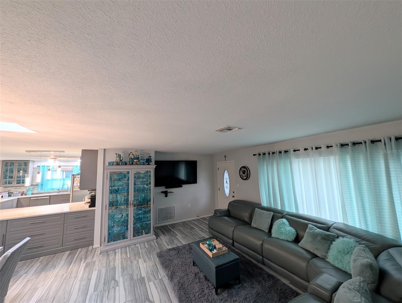 7136 VISTA WAY