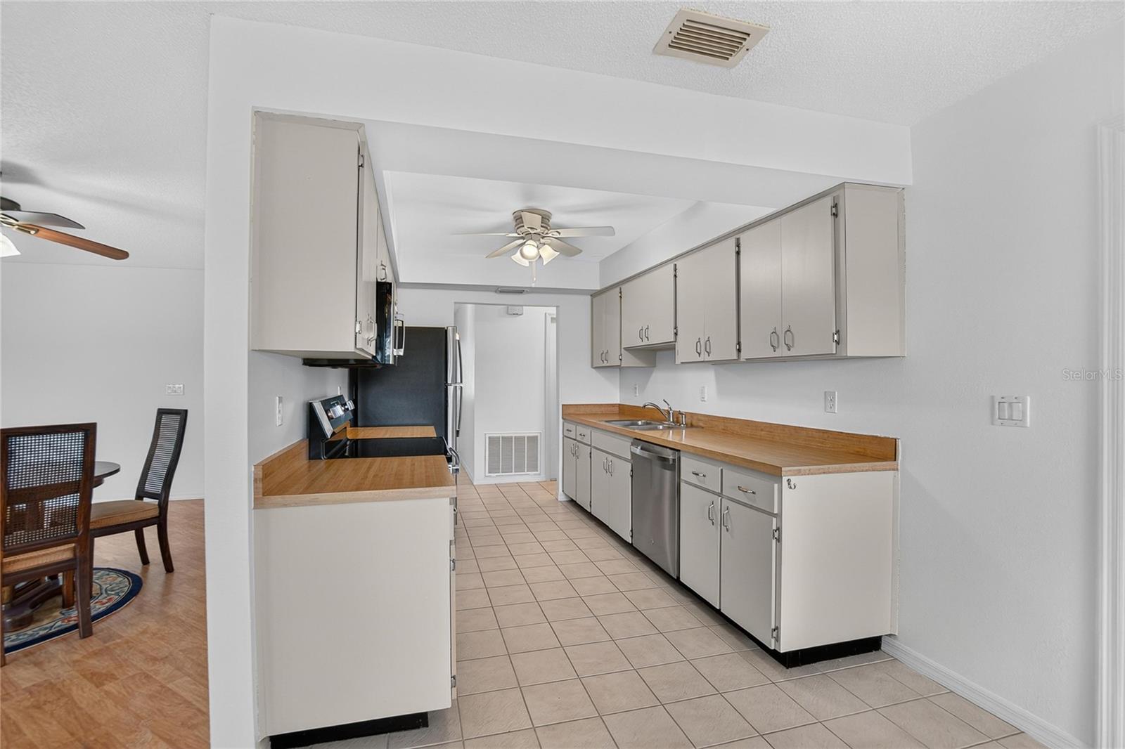 1308 LELAND DR #1308