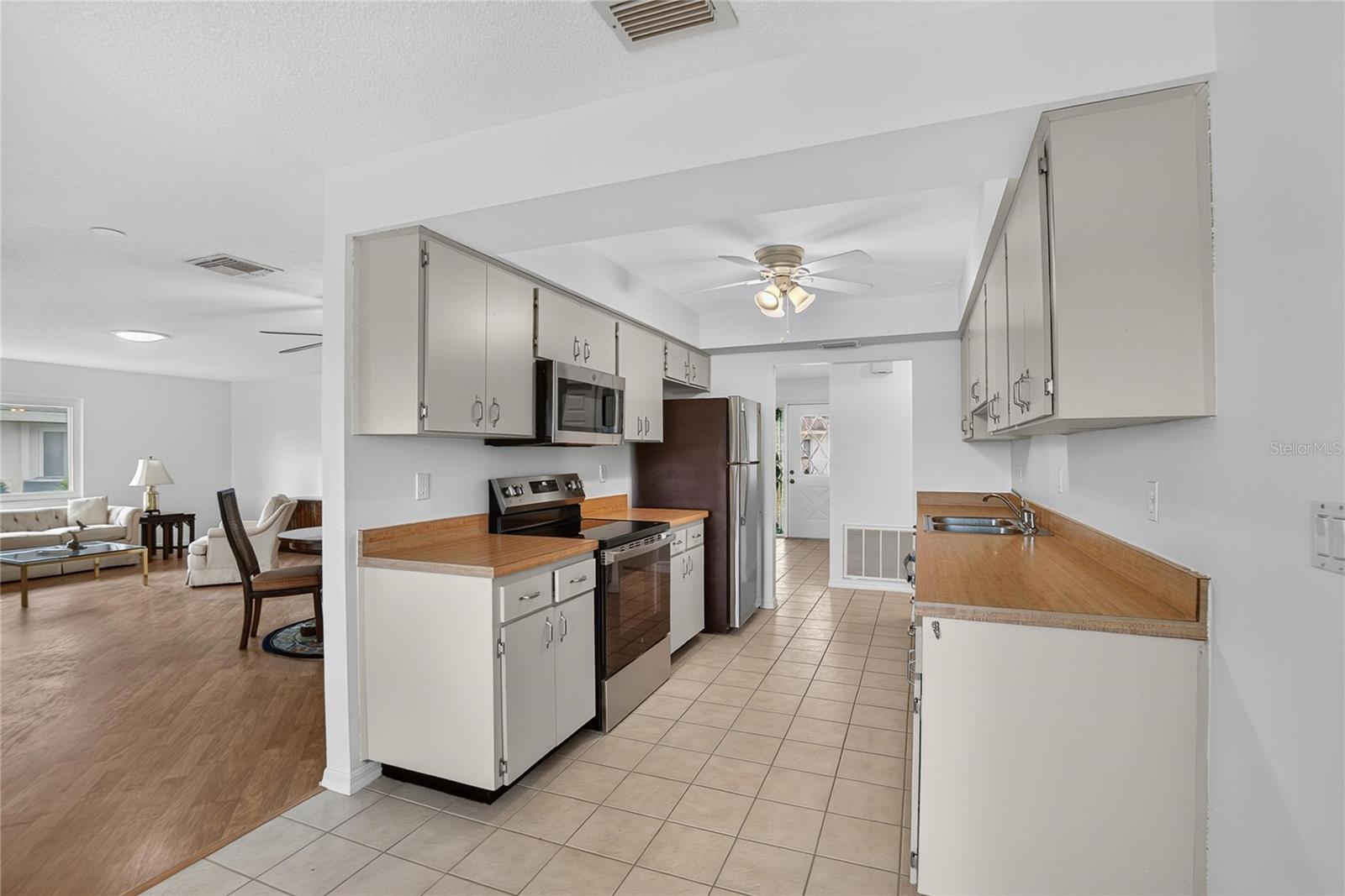 1308 LELAND DR #1308