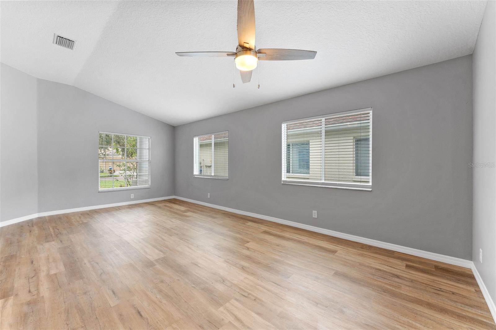 19009 FISHERMANS BEND DR