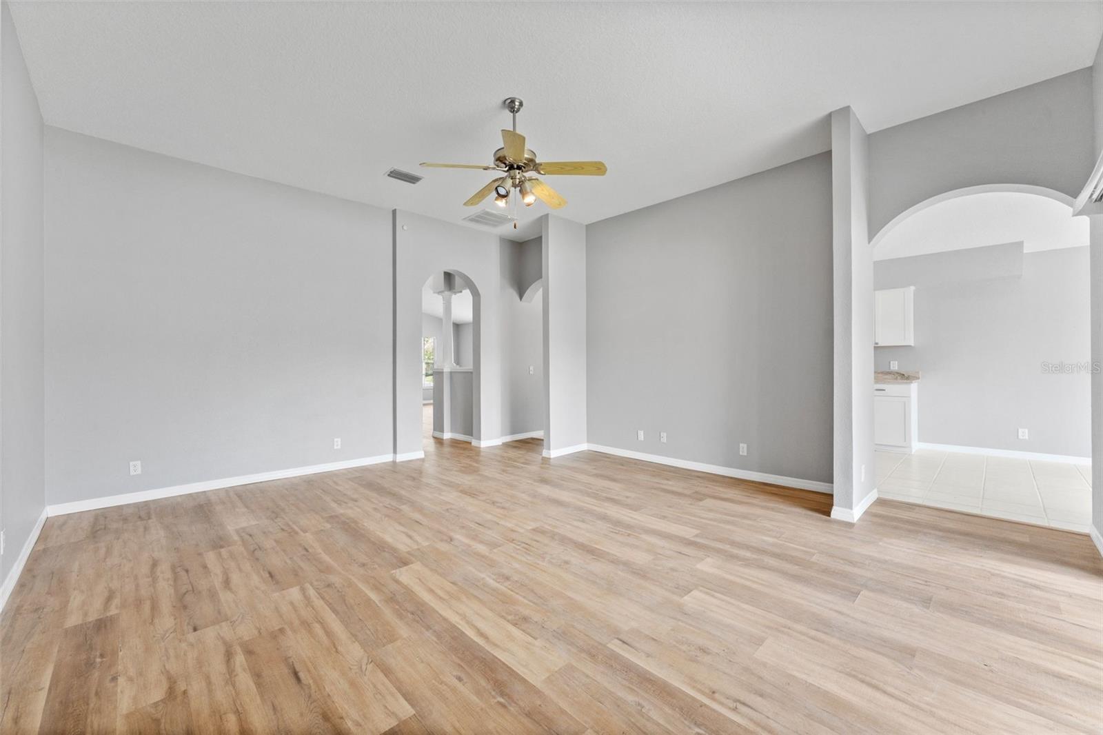 19009 FISHERMANS BEND DR