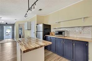 2400 LEMUR DR