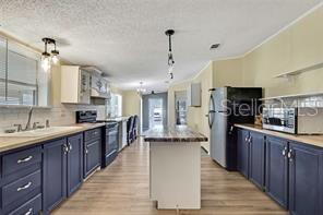2400 LEMUR DR