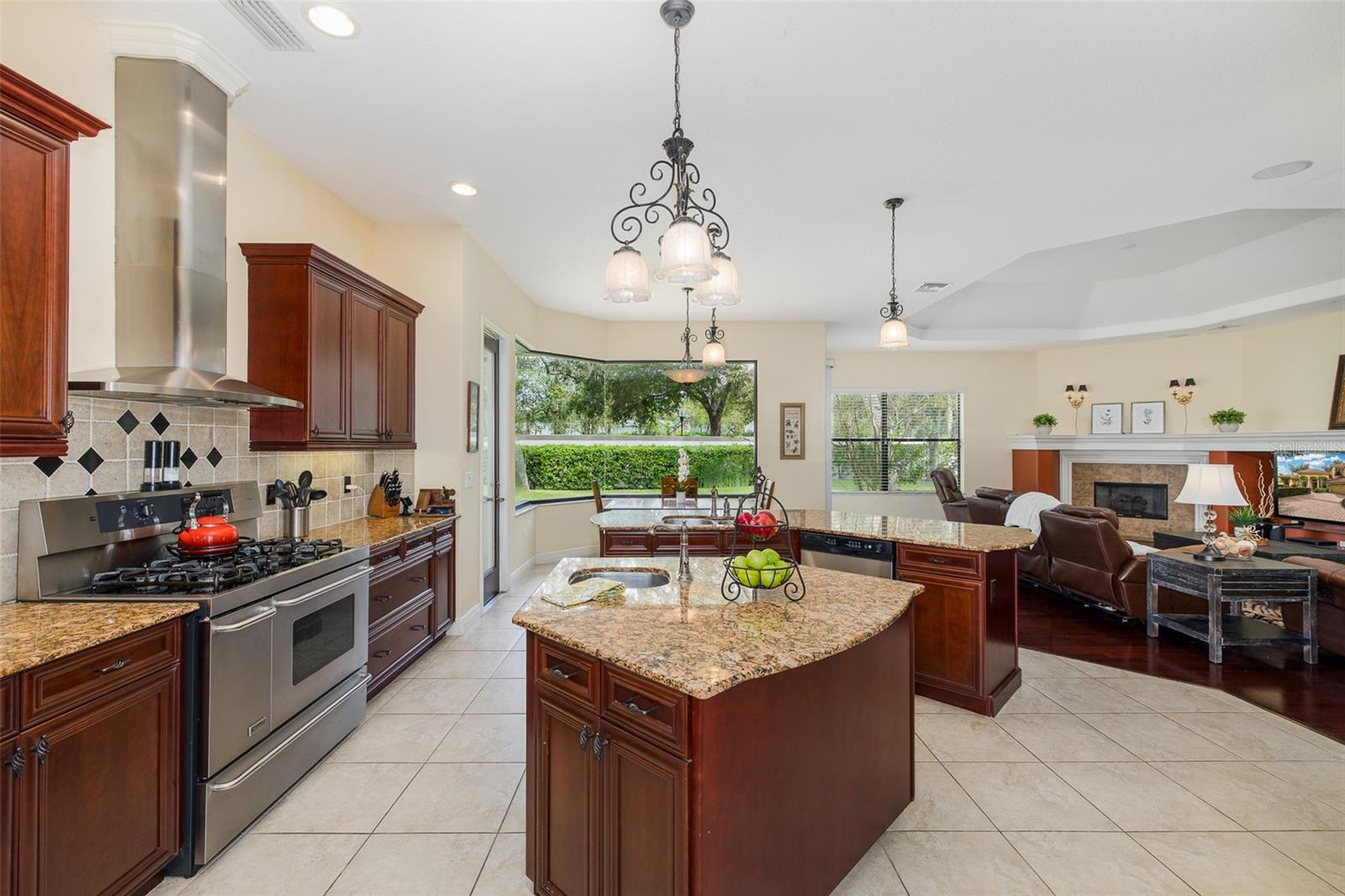 10640 PONTOFINO CIR