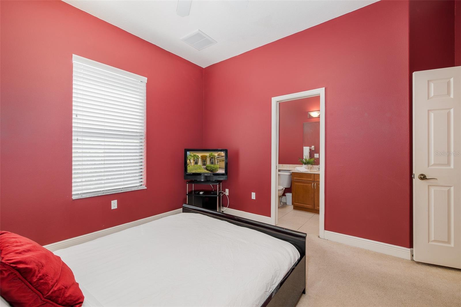 10640 PONTOFINO CIR
