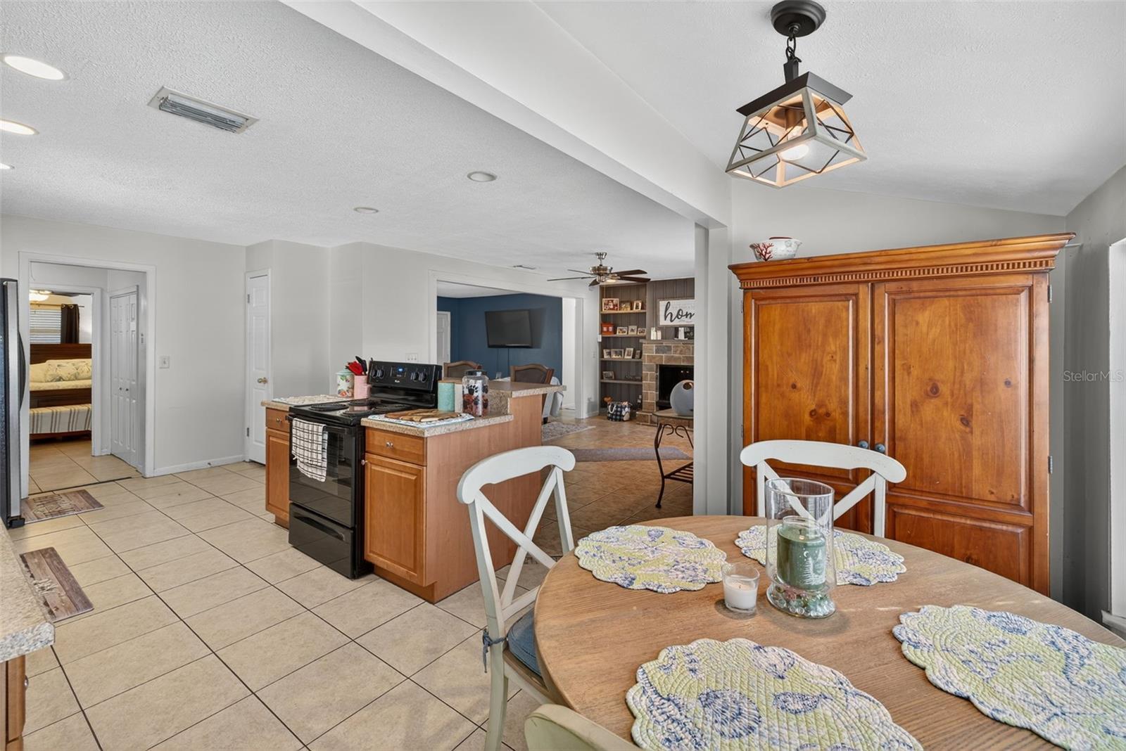 1004 MANDALAY DR