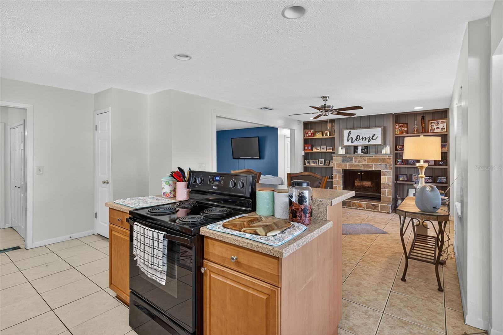 1004 MANDALAY DR