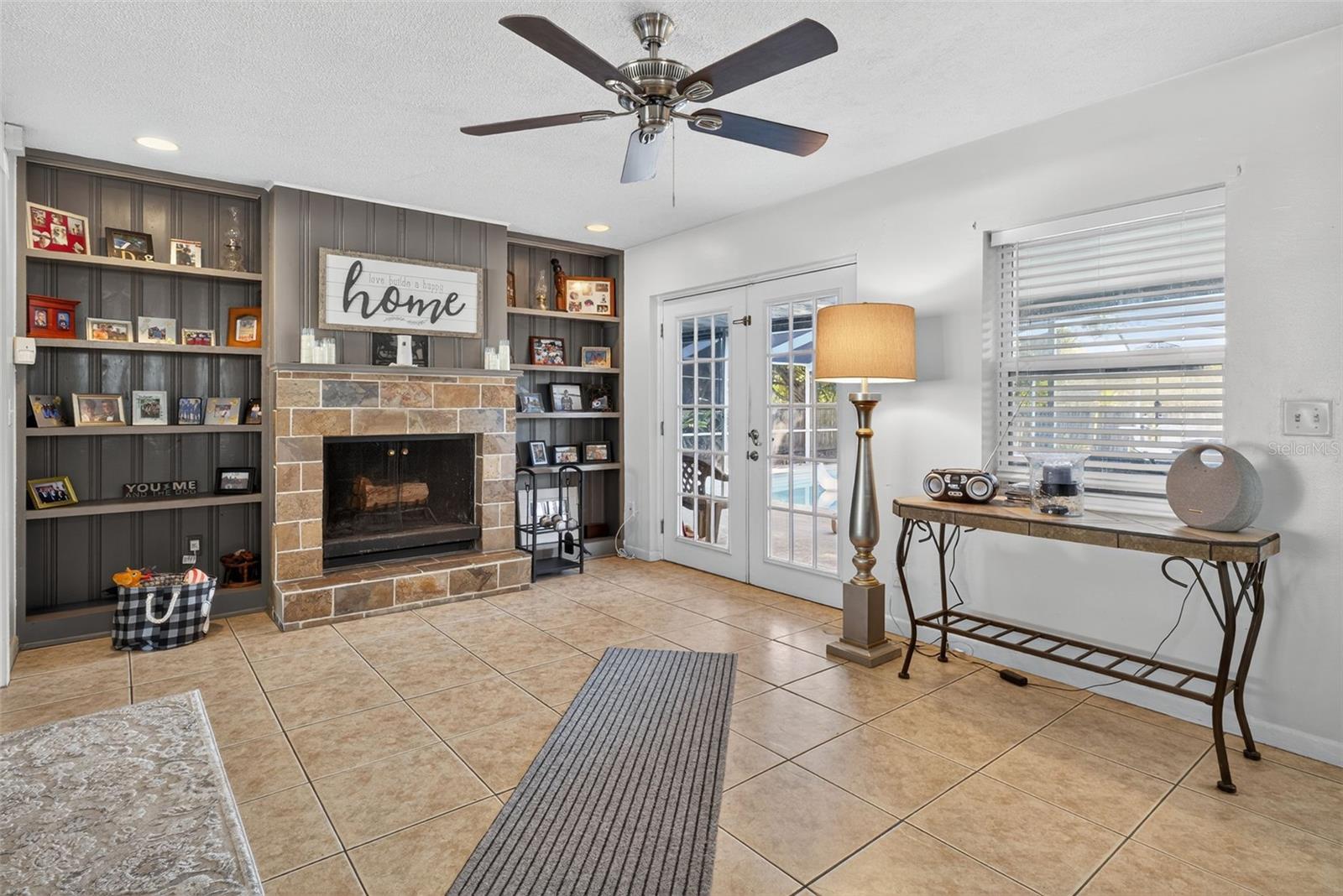 1004 MANDALAY DR