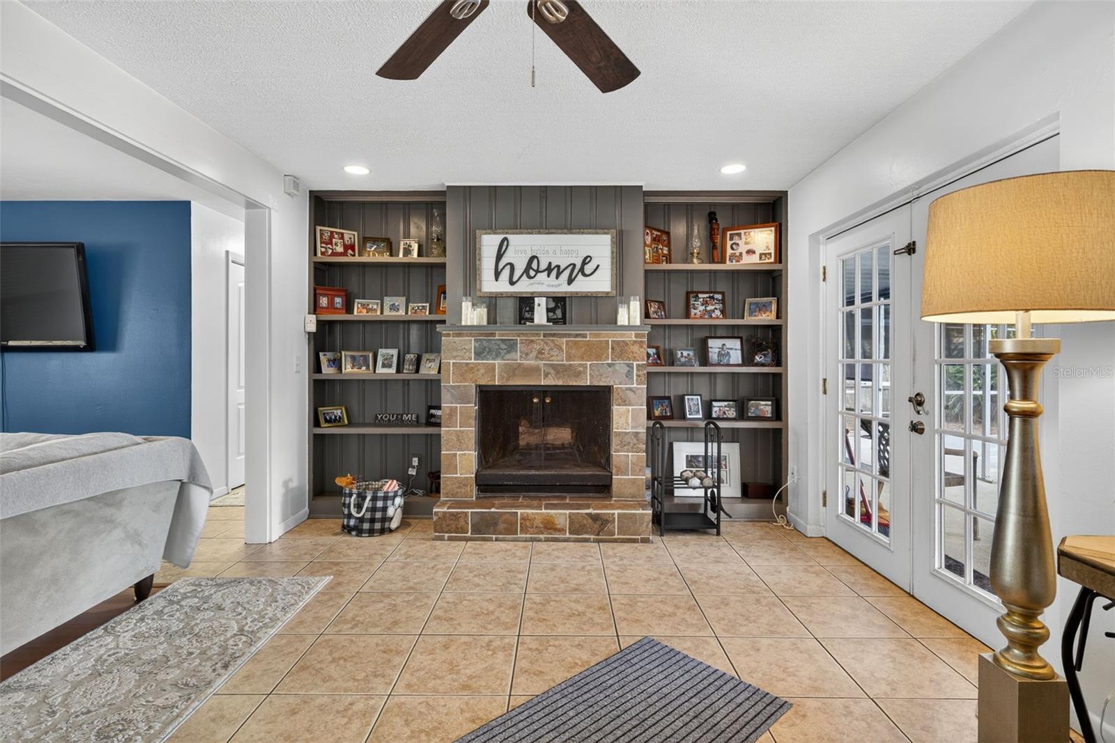 1004 MANDALAY DR