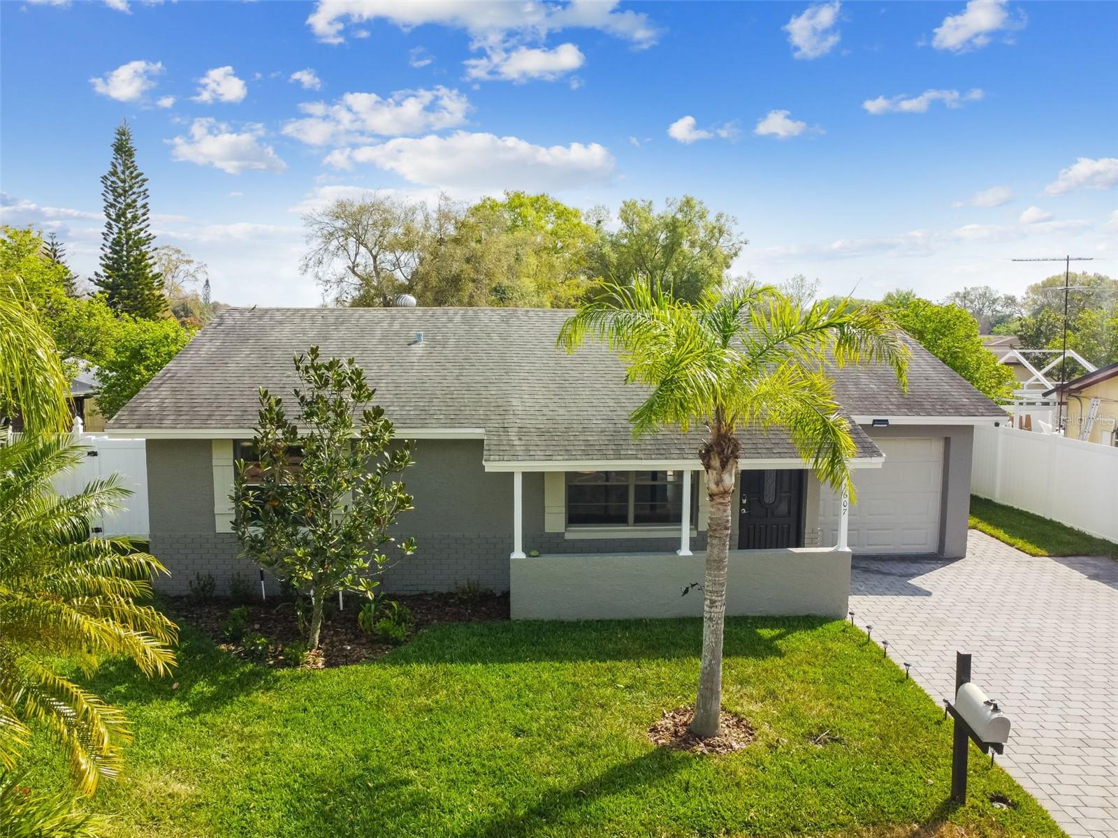 7607 WOODLAND OAKS CT