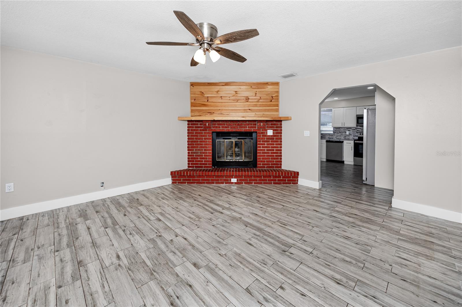 4624 WISTERIA DR