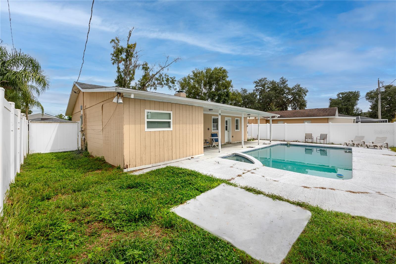 4624 WISTERIA DR