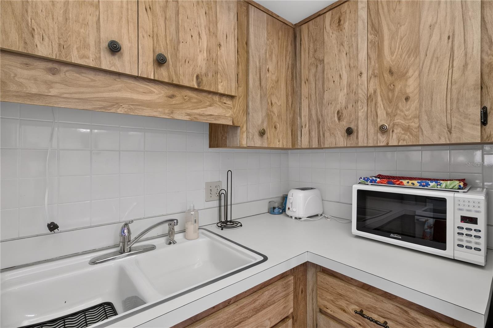 6176 CHESHAM DR #8