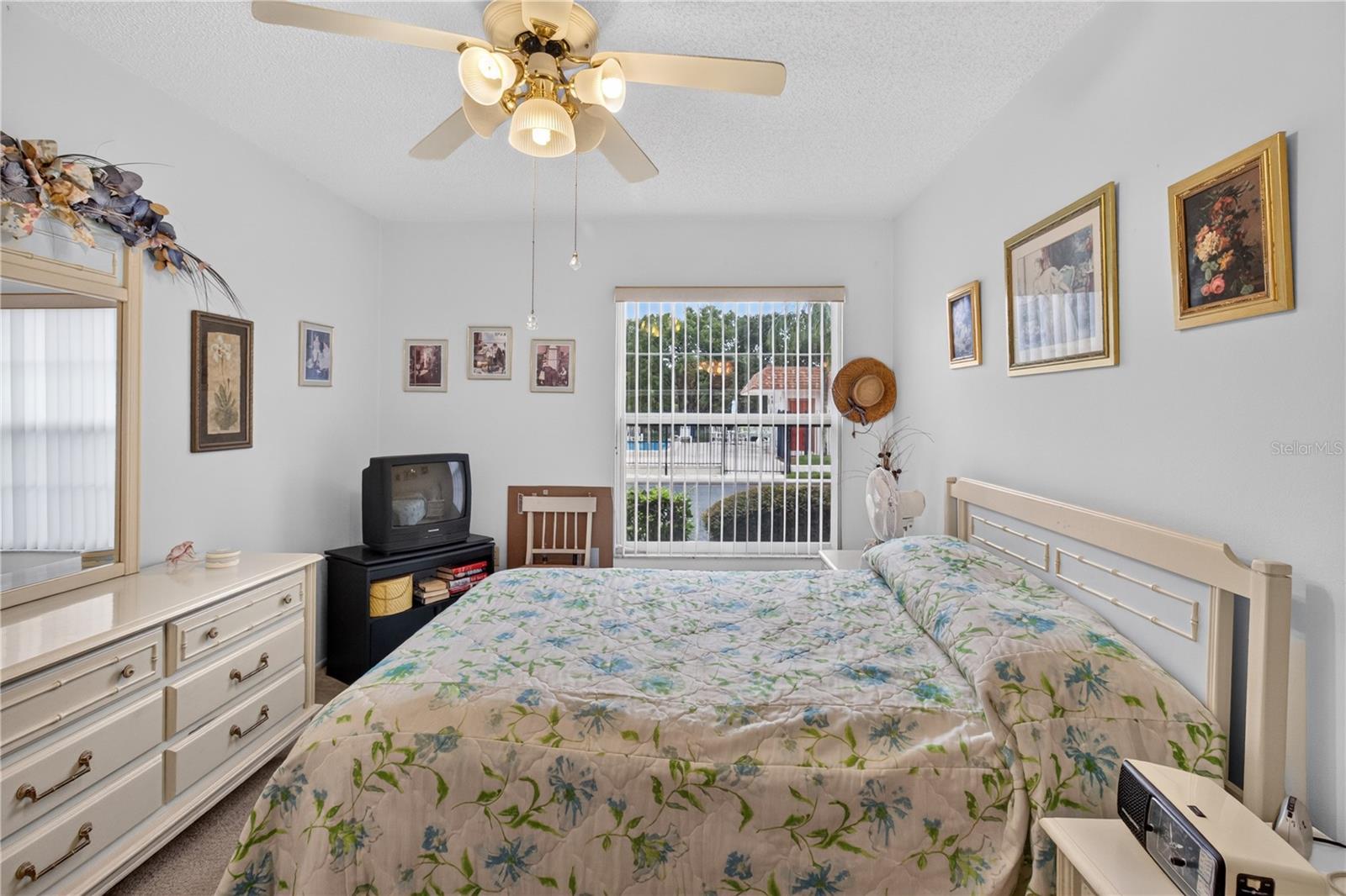 6176 CHESHAM DR #8