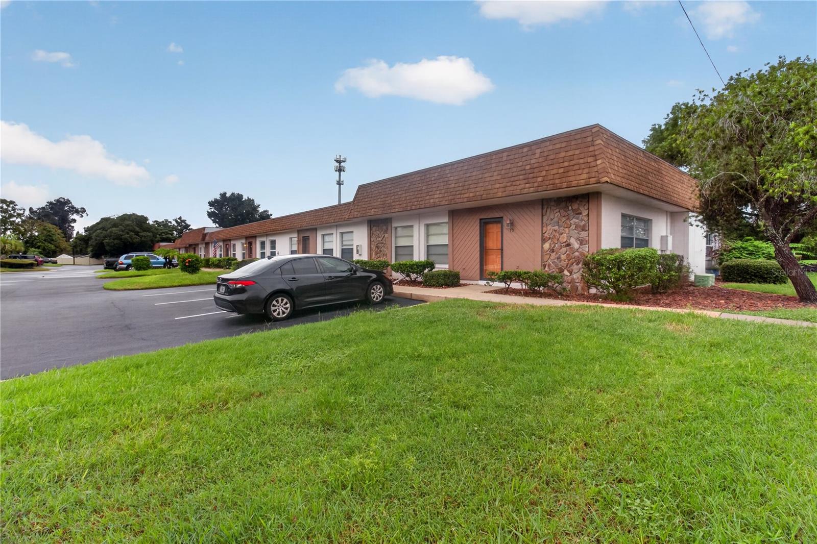 6176 CHESHAM DR #8