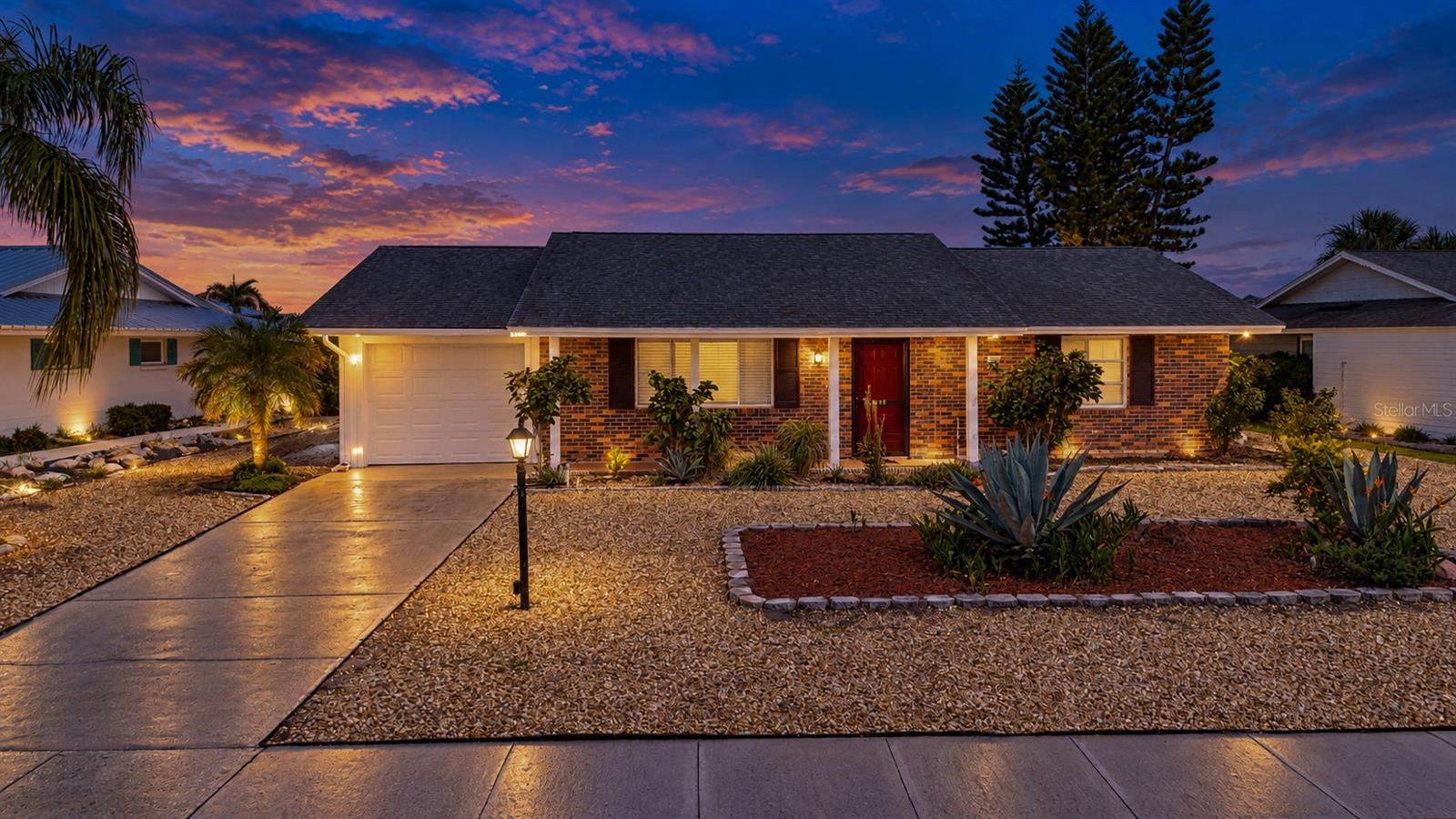 1507 N LAKE DR