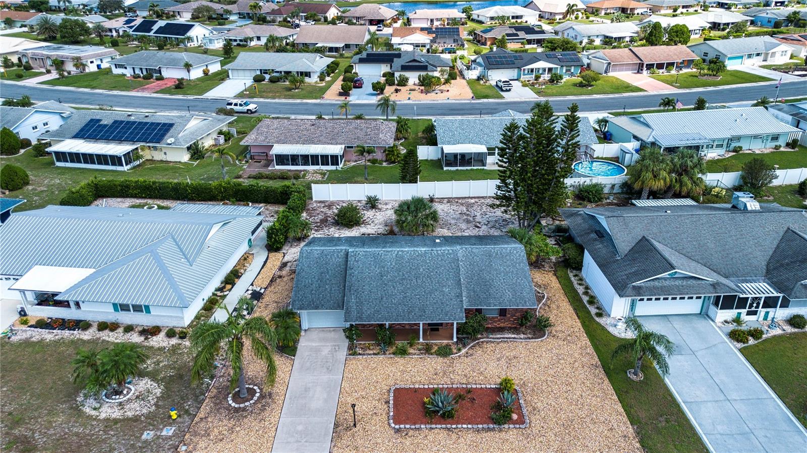1507 N LAKE DR