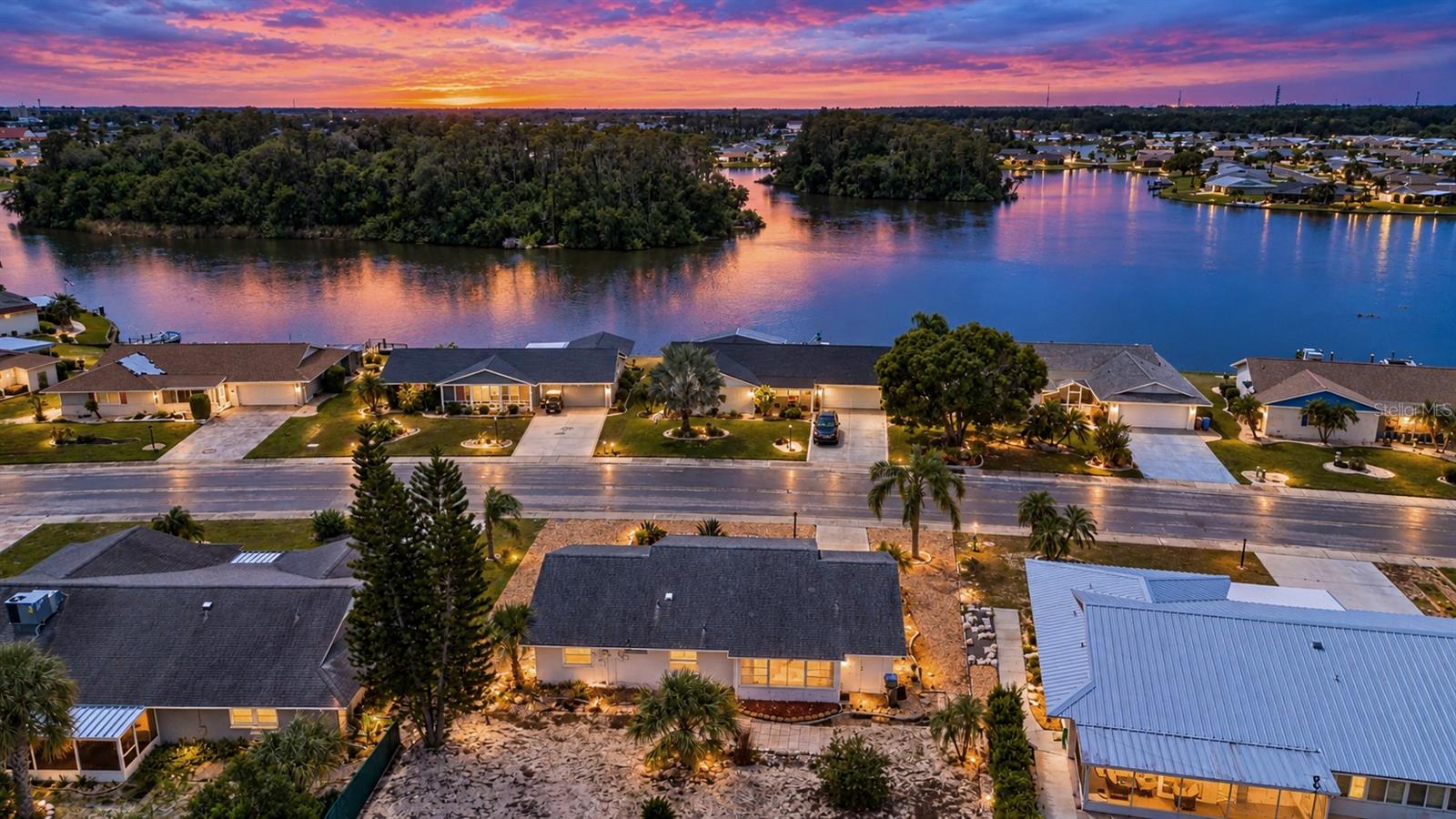 1507 N LAKE DR