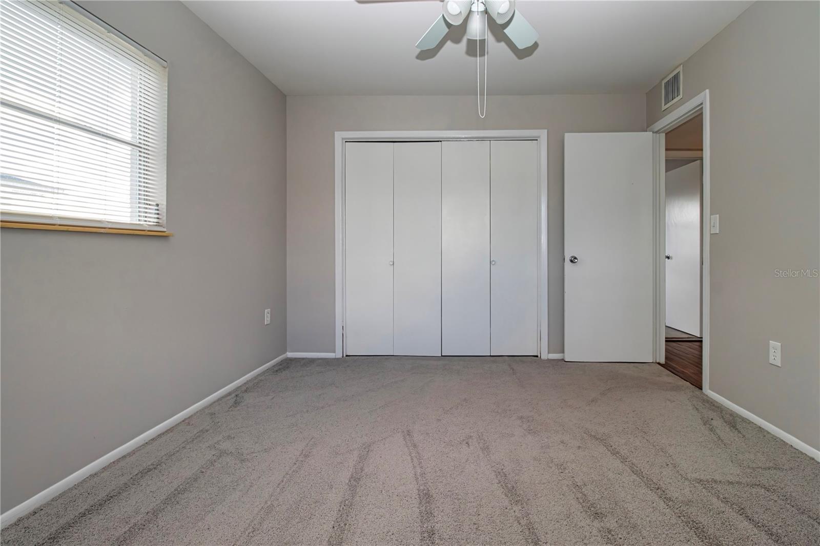 1507 N LAKE DR
