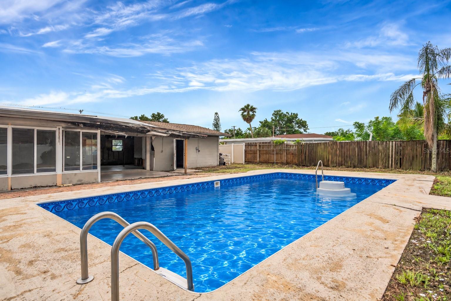 6320 FAIRWAY BLVD
