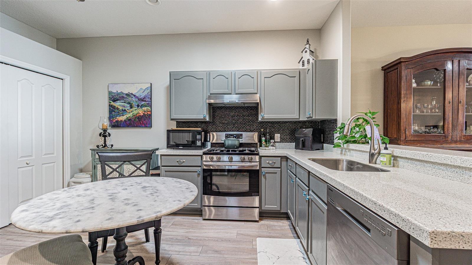 1123 BENSBROOKE DR