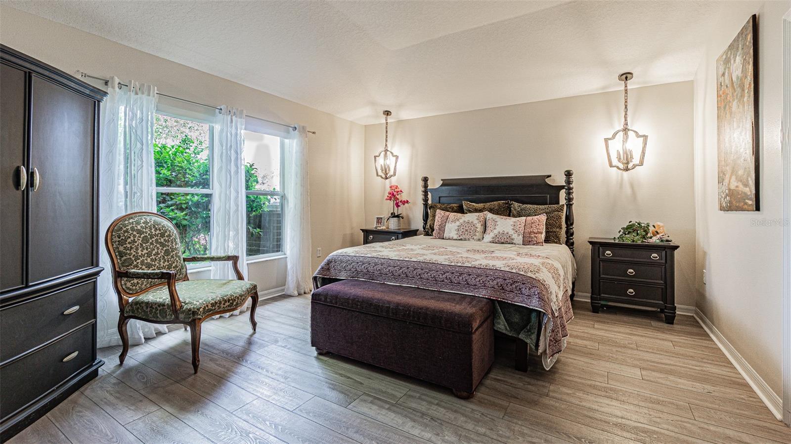 1123 BENSBROOKE DR