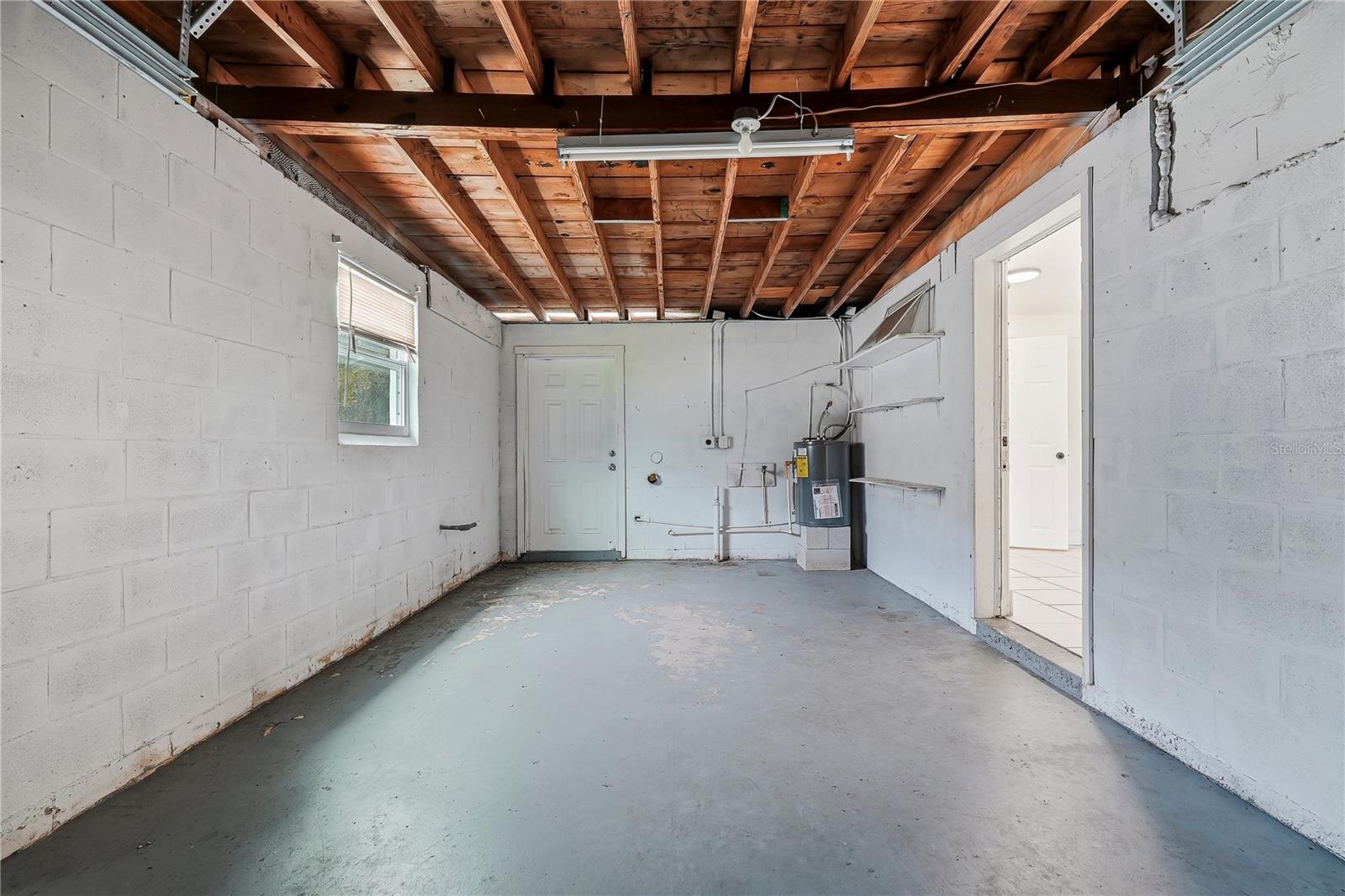 6639 SANDRA DR