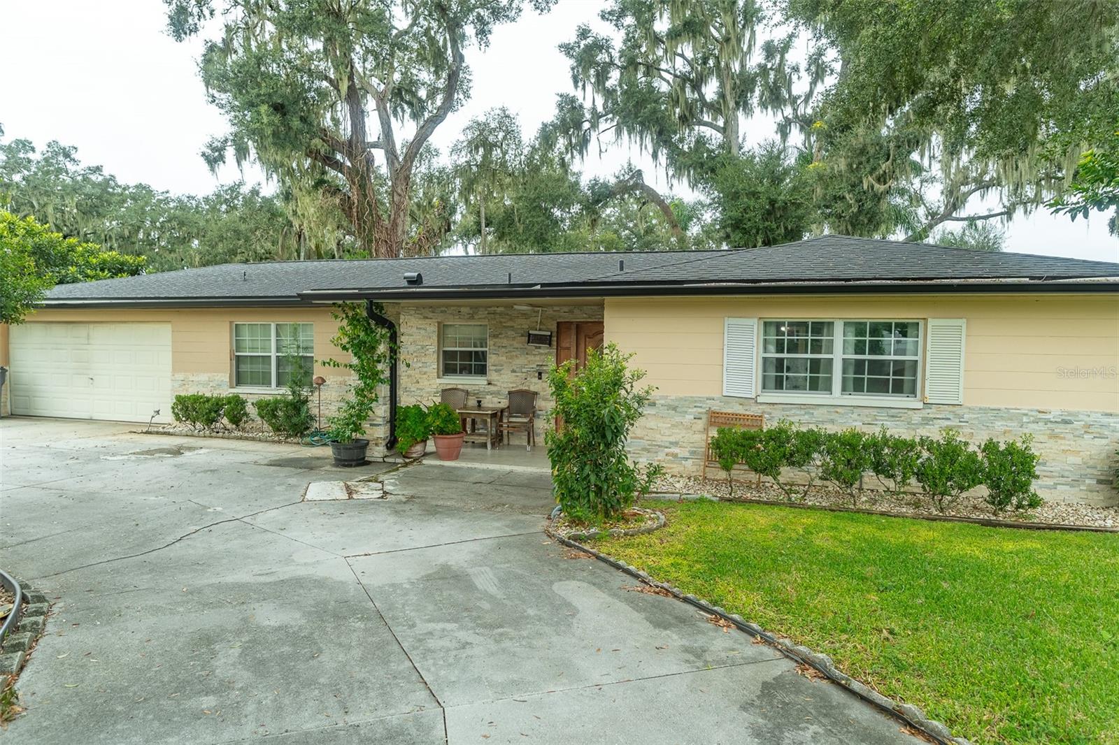 702 COULTER PL