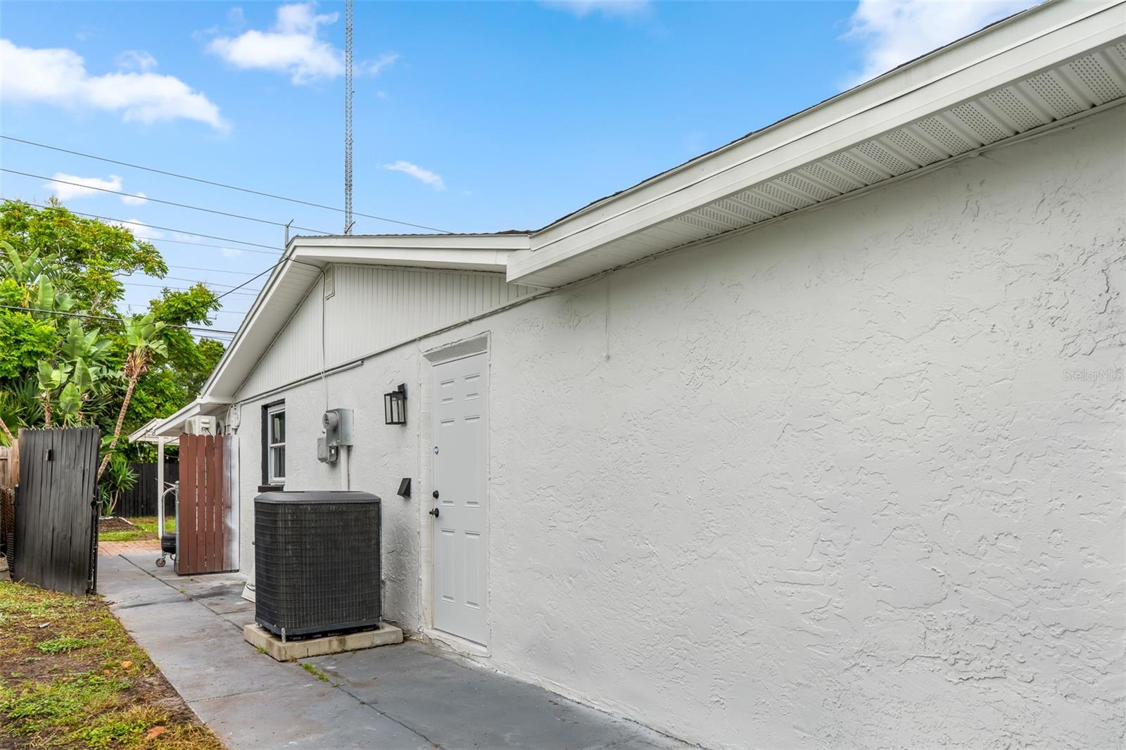 1539 DARTMOUTH DR