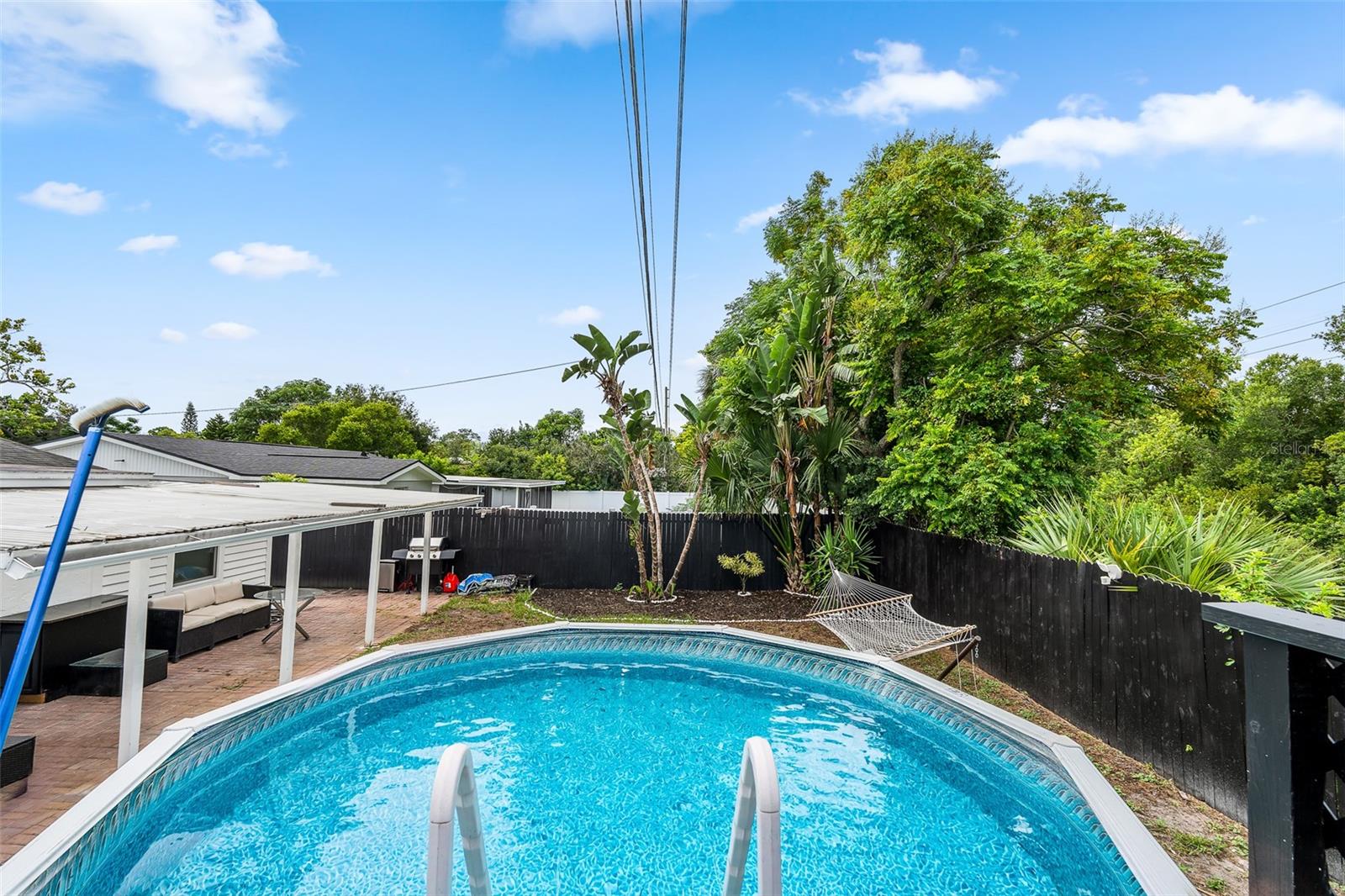 1539 DARTMOUTH DR