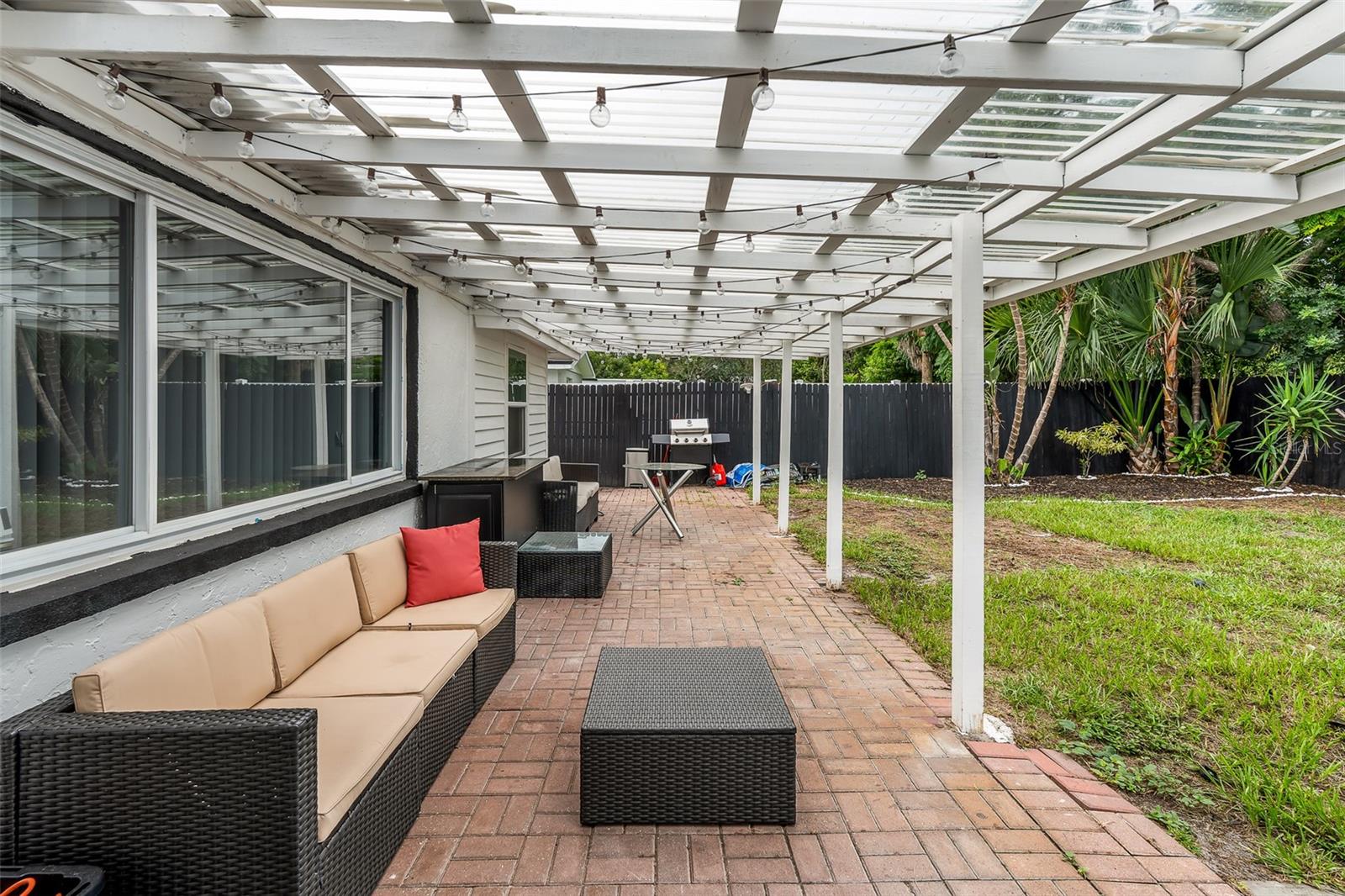 1539 DARTMOUTH DR
