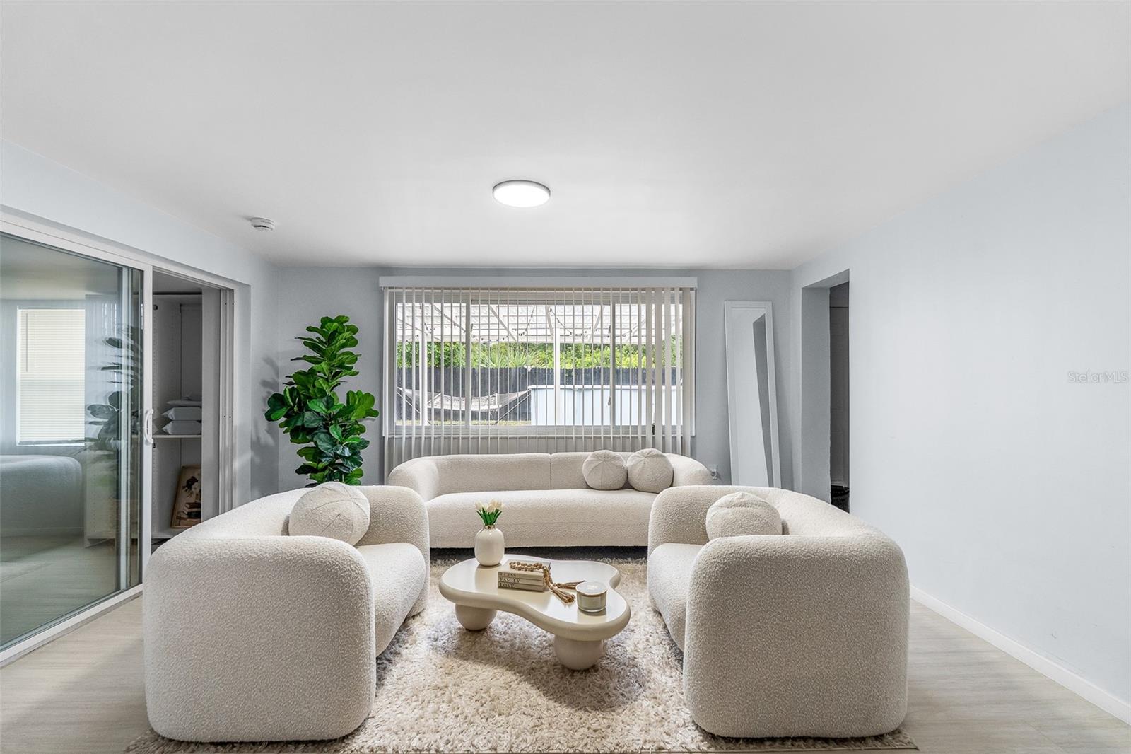1539 DARTMOUTH DR