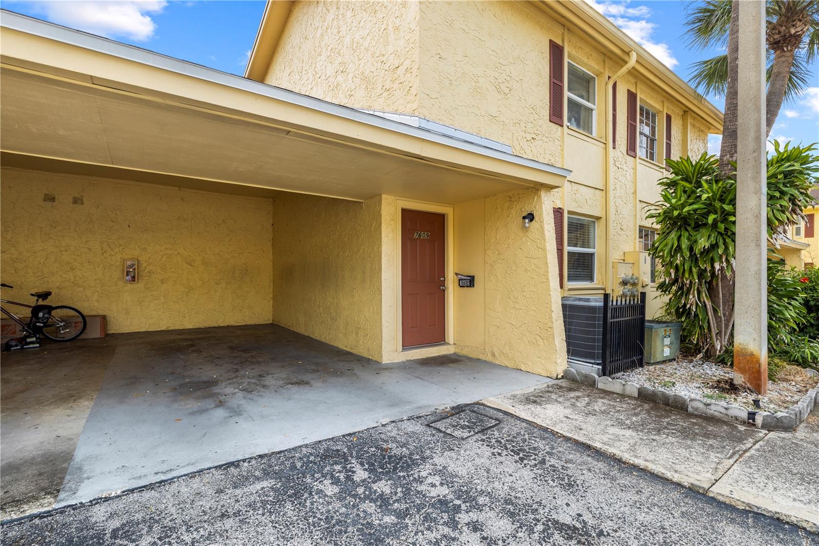 7609 LA MESITA CT