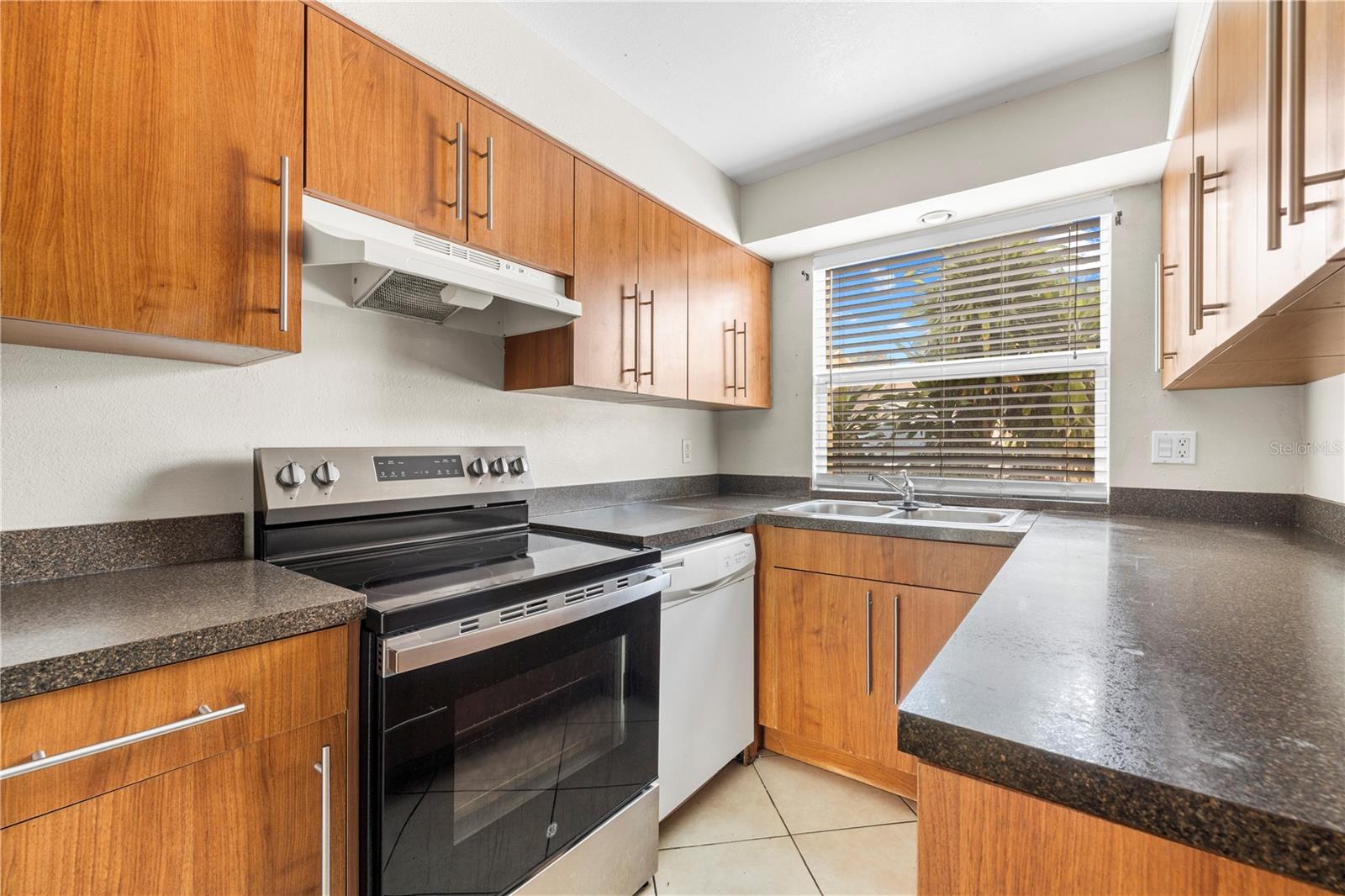 7609 LA MESITA CT