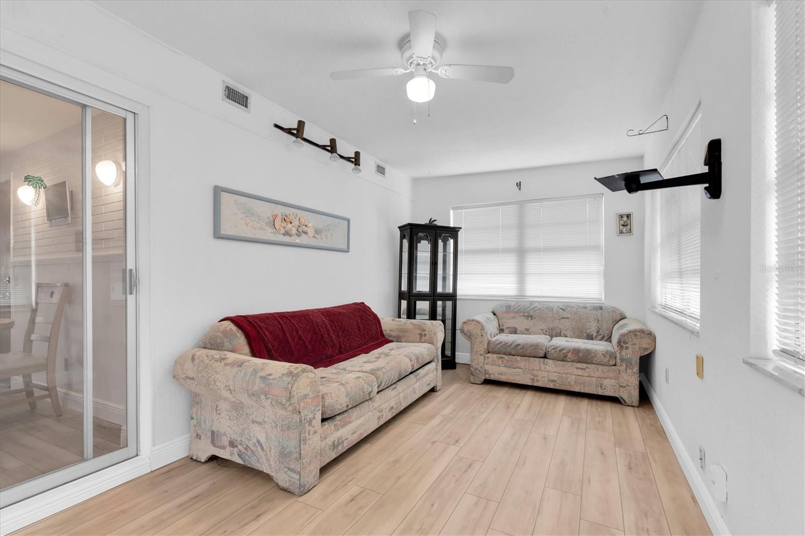 4223 MOOG RD