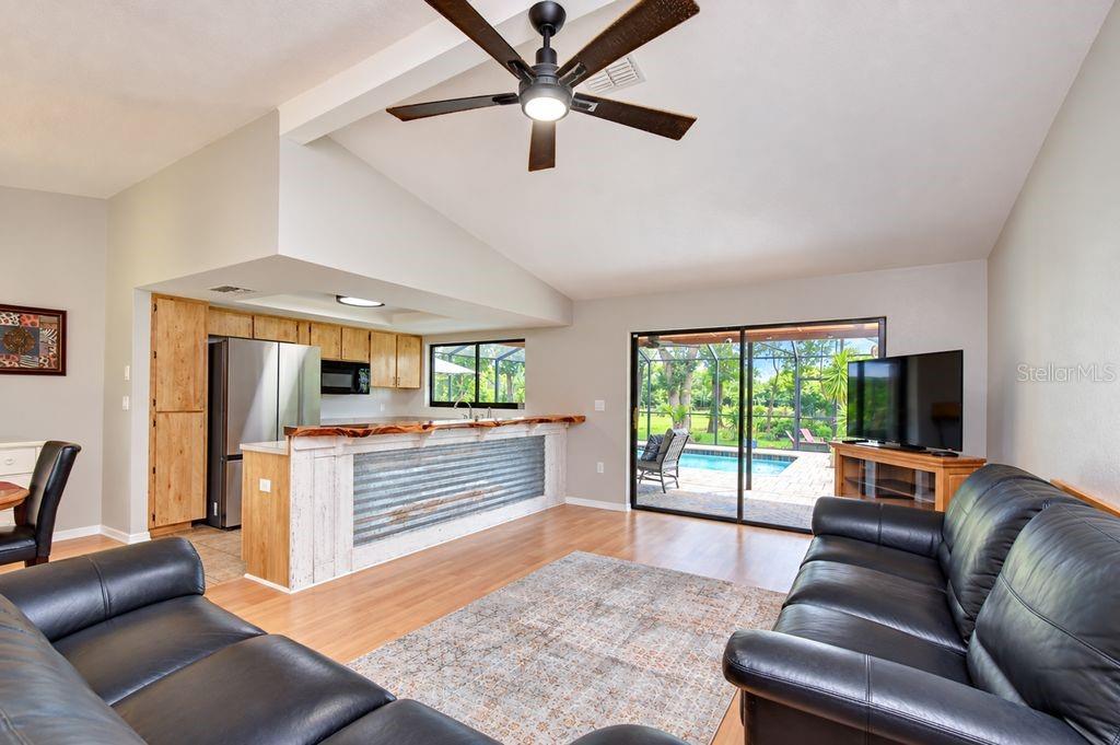 6916 COPPERFIELD DR