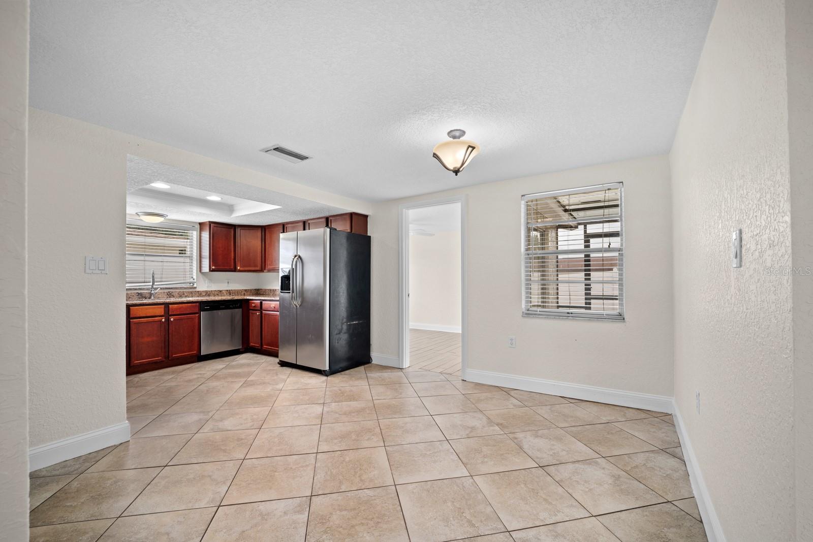 7805 BURNHAM DR