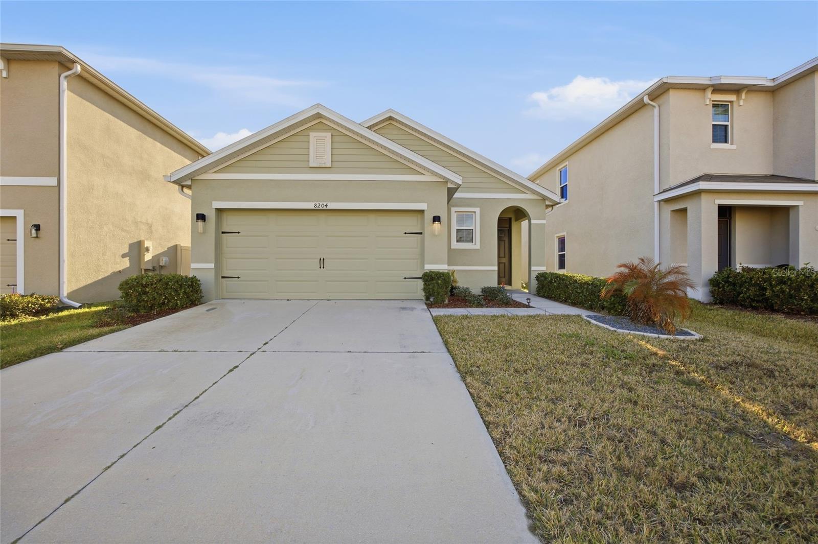 8204 PELICAN REED CIR