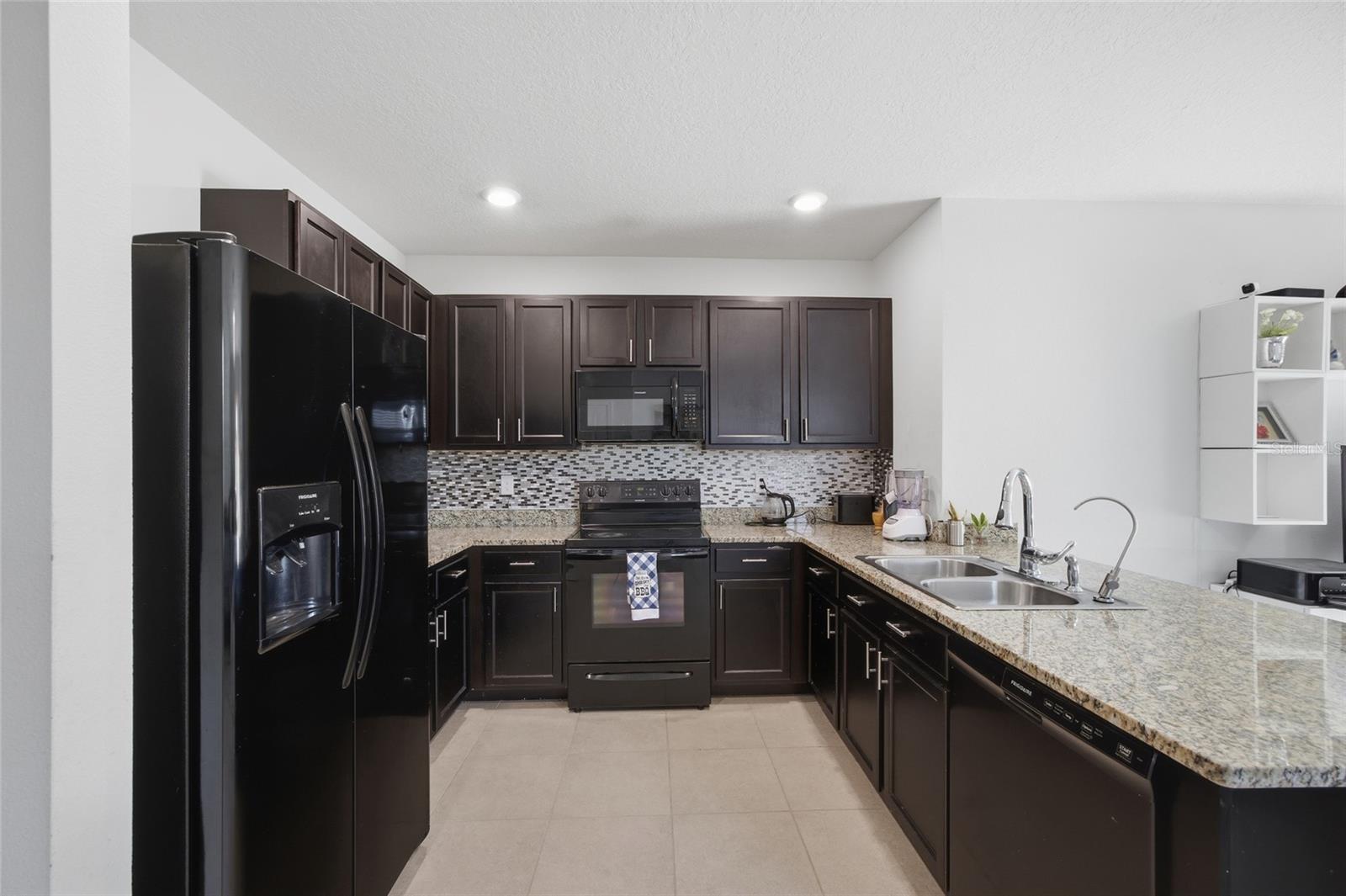 8204 PELICAN REED CIR