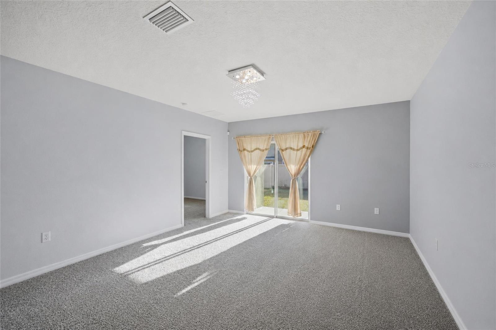 8204 PELICAN REED CIR