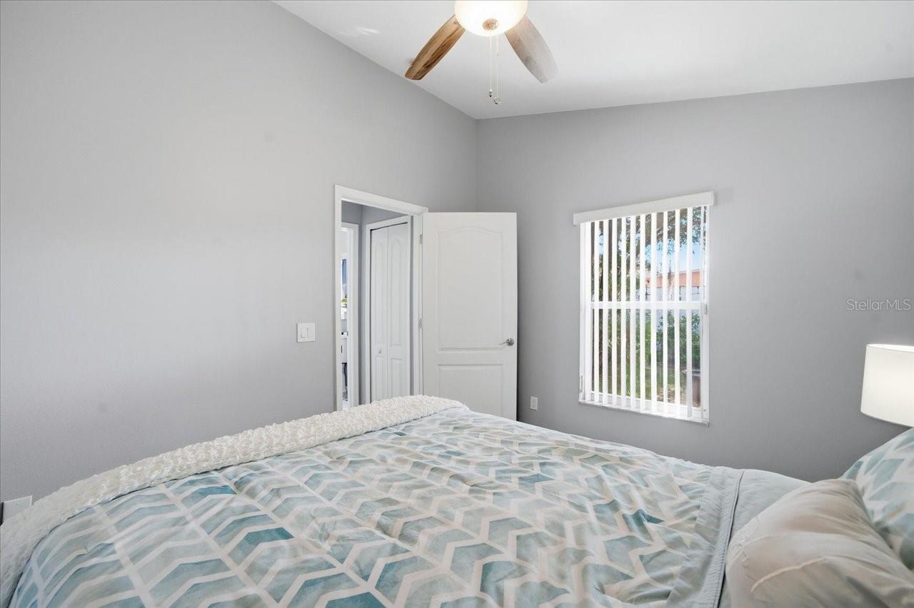 18009 PALM BREEZE DR