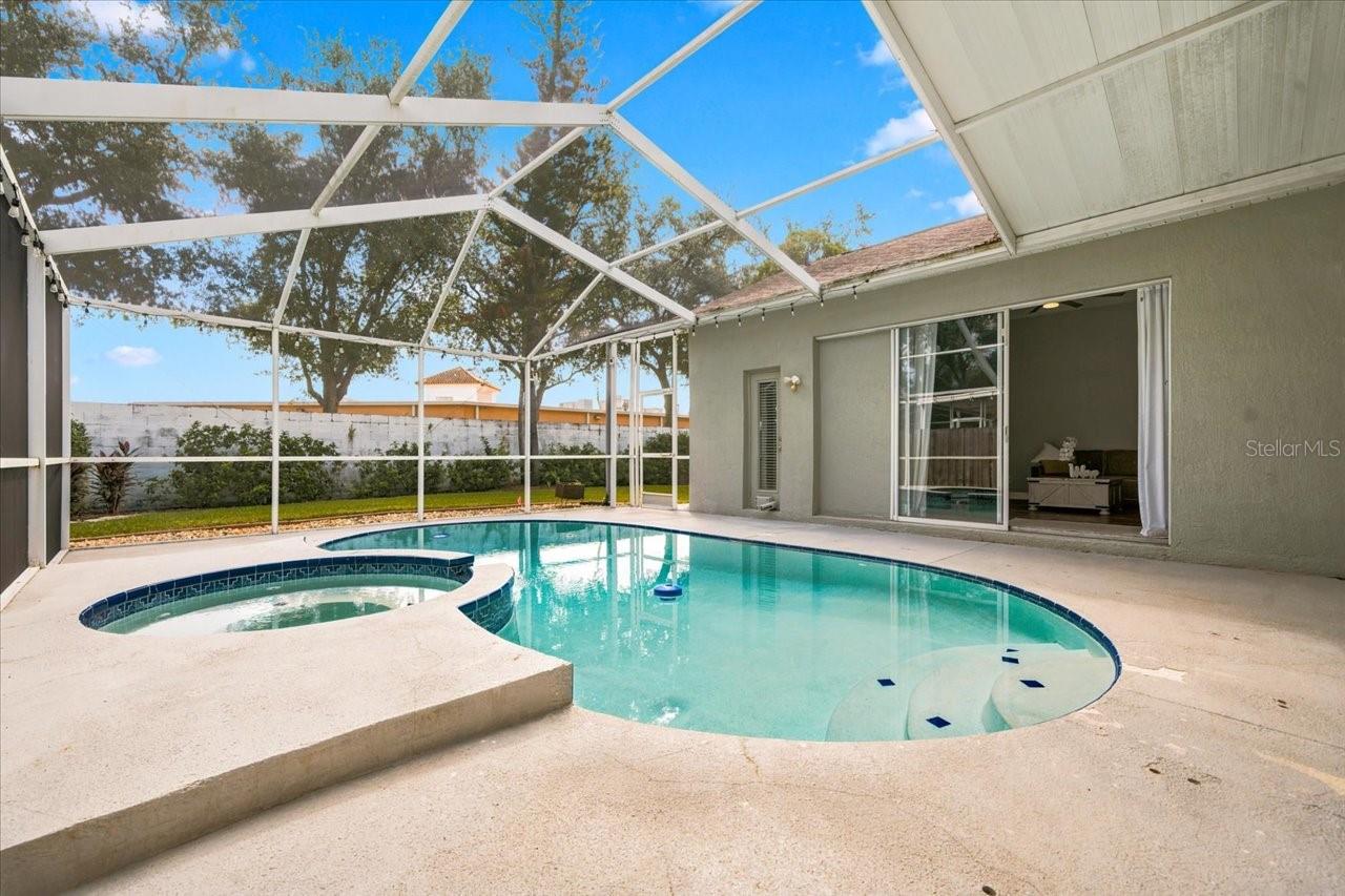 18009 PALM BREEZE DR